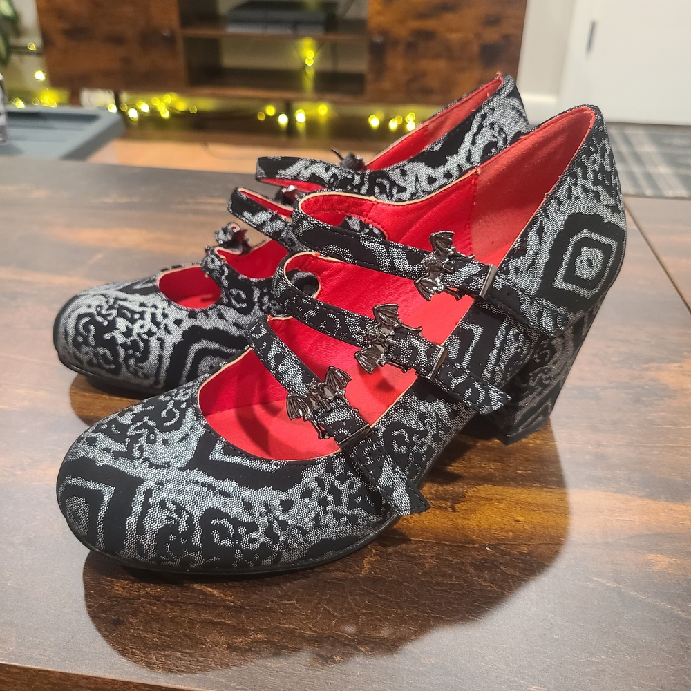 ViVI Black and Red Patterned Heels